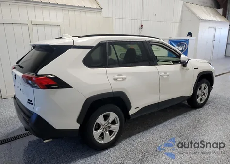 2021 Toyota Rav4 Xle z USA, uszkodzony, nr VIN JTMR6RFV2MD014476
